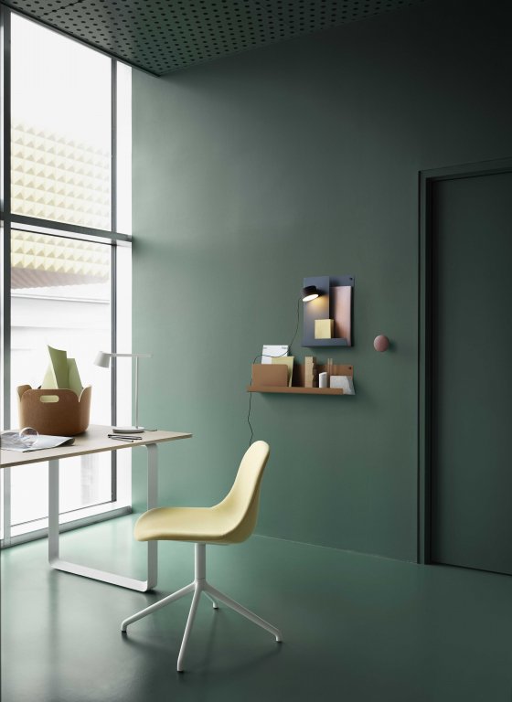 Muuto Folded wandplank hoog zwart