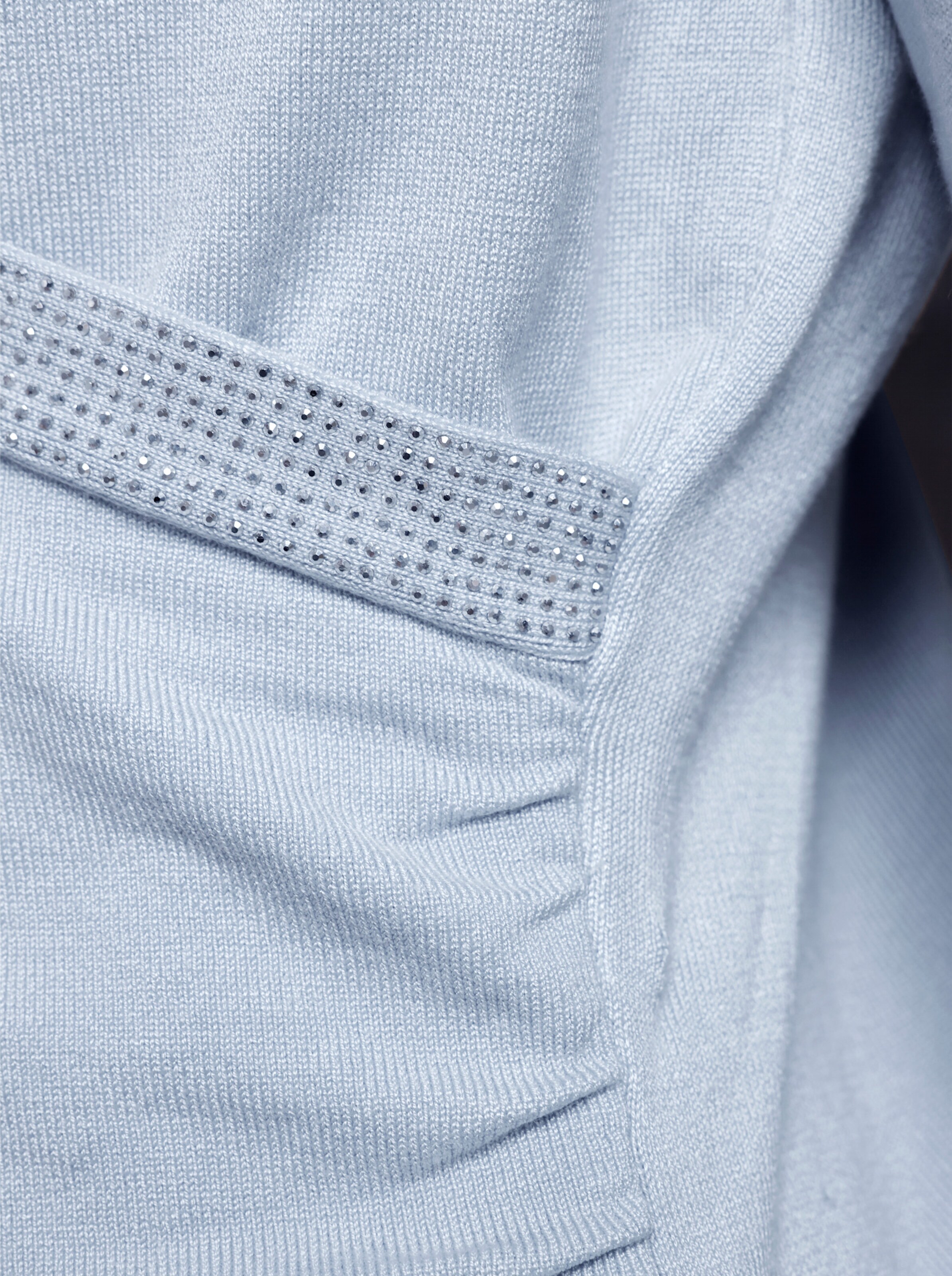 Pullover in hellblau