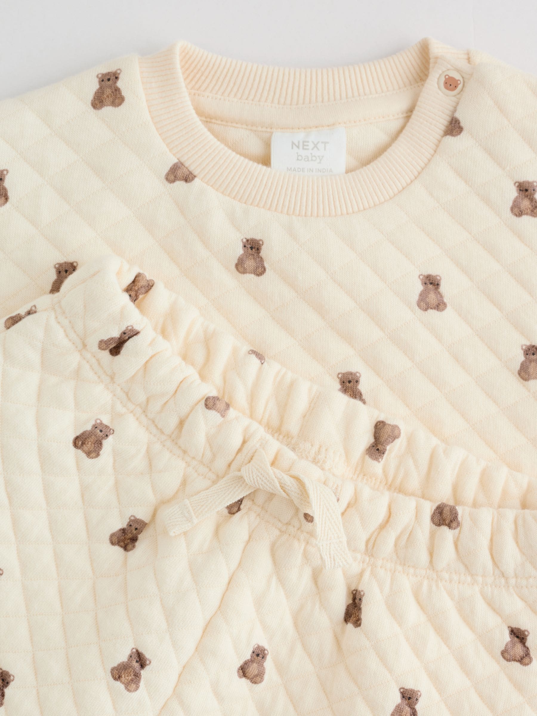 Neutraal met beren - Baby Quilted Sweat and Joggers Set (0mths-2yrs)