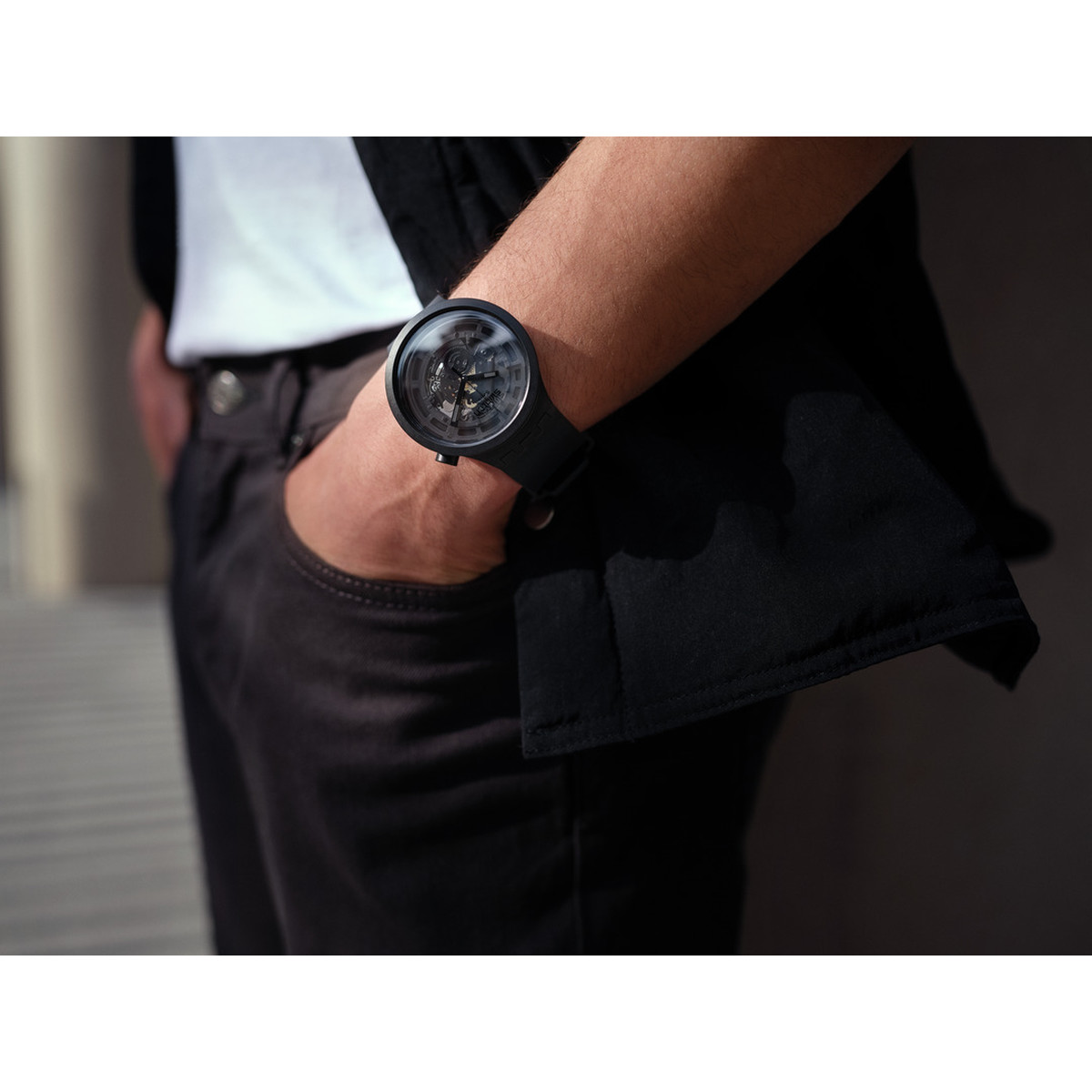 Montre Swatch mixte matériau biosourcé noir