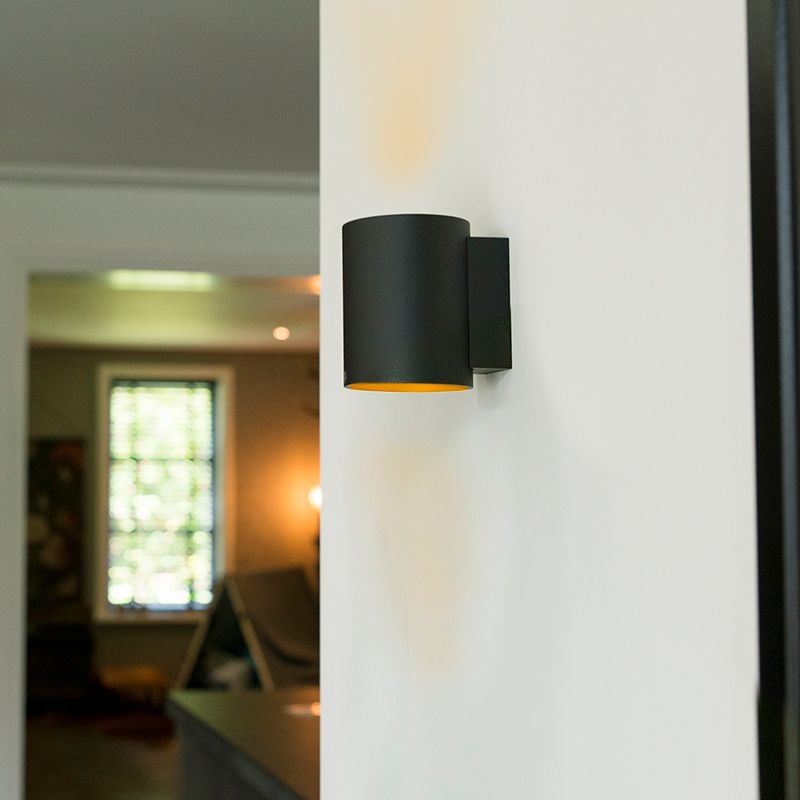Moderne wandlamp zwart met goud rond - Sola