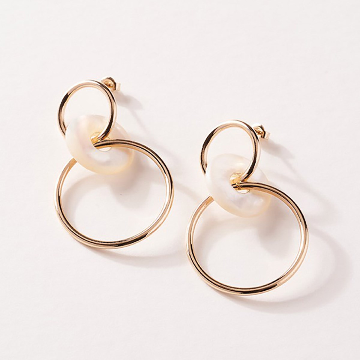 Boucles d'oreilles pendnates Saunier nacrelongues