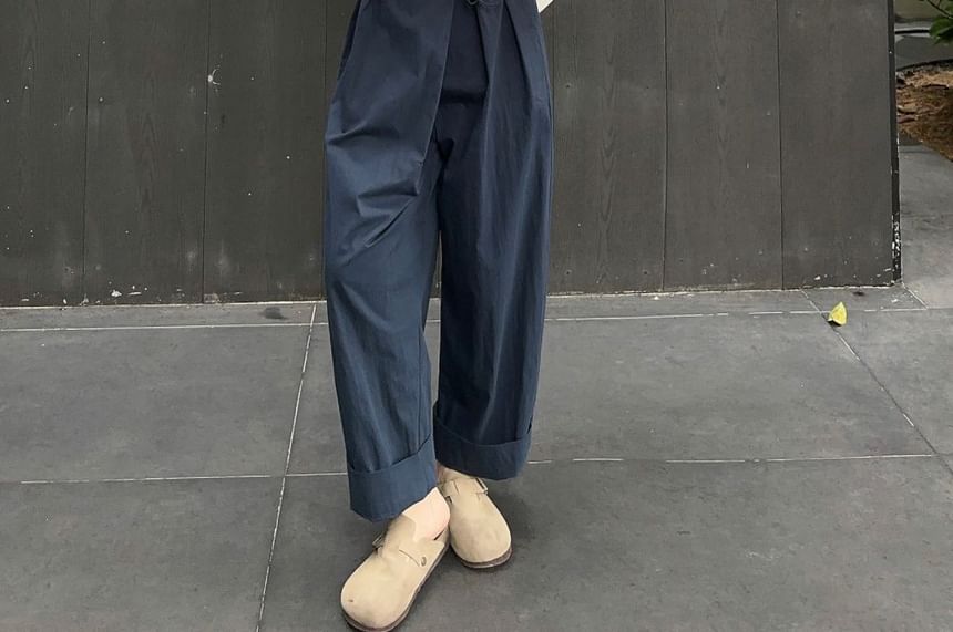 Trendycas - Blouse met ronde hals, kanten paneel, kapmouwen en uitsparingen aan de achterkant / Broek met hoge taille en wijde pijpen
