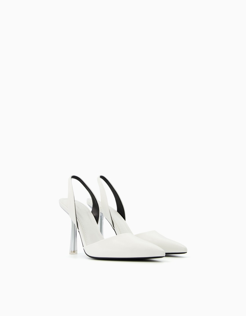 Sapatos de salto com tira no calcanhar