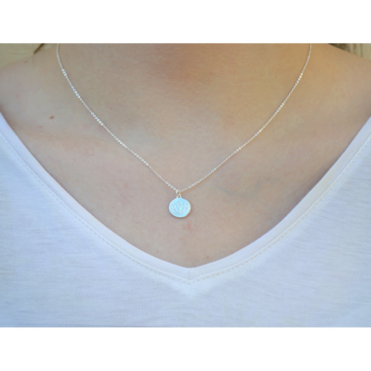 Collier délicat médaille fleur de lotus argent 925