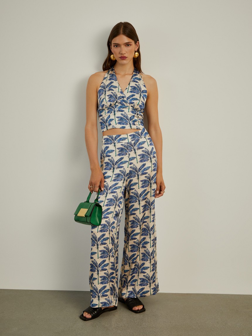 Top halter fluido com padrão palmeiras
