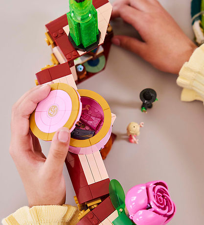 LEGO® Wicked - Glindas und Elphabas Schlafsaal 75683 - 740 Teile