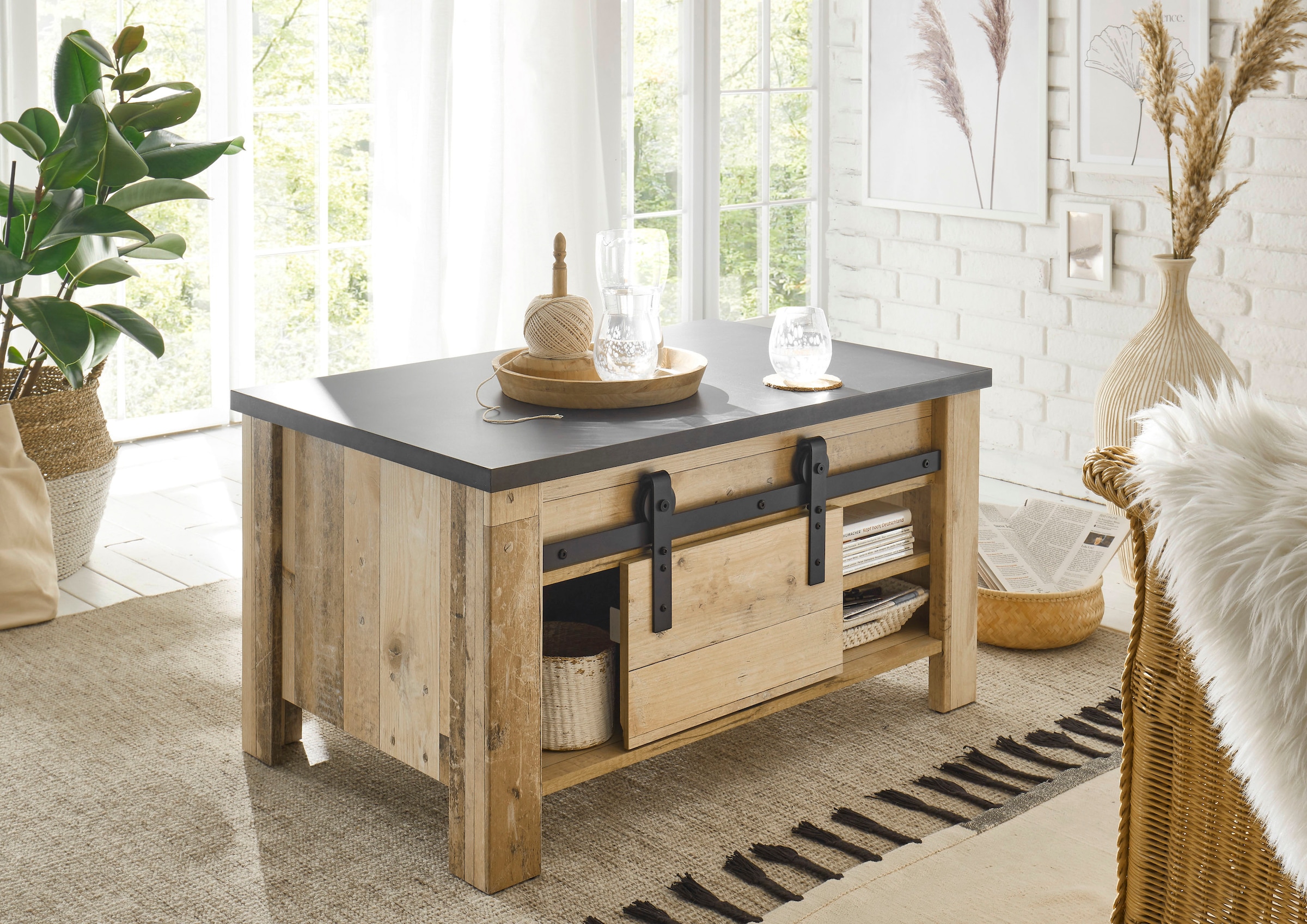 Home affaire Couchtisch »SHERWOOD« modernes Holz Dekor, mit Scheunentorbeschlag aus Metall, Breite 93 cm
