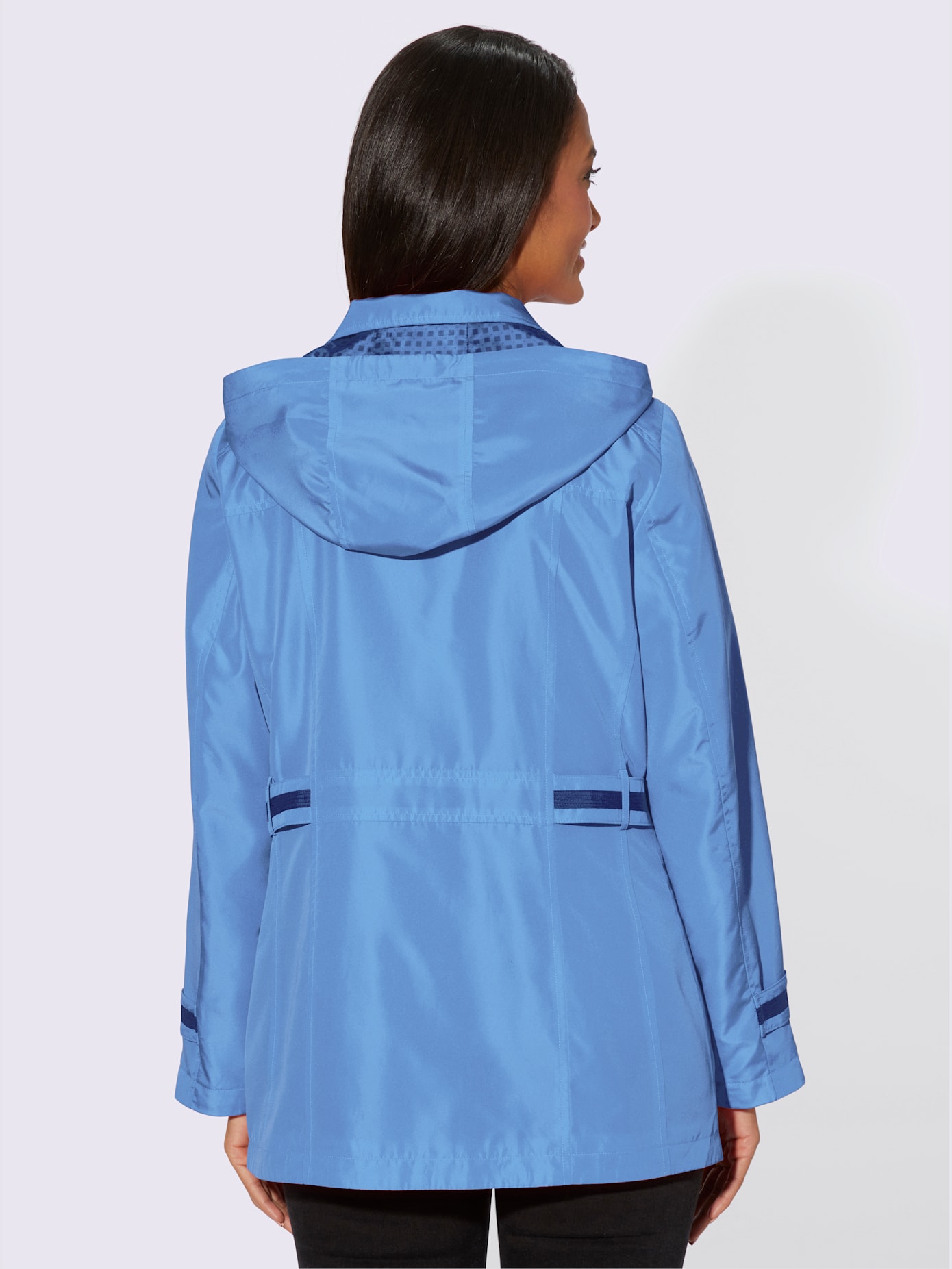 Veste capuche amovible grâce à une glissière