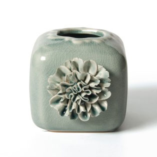 Vase 'Dianthus Quadra', mit handmodellierten Blüten, blau, L 11,5 cm, B 10 cm, H 9 cm von fischer's lagerhaus