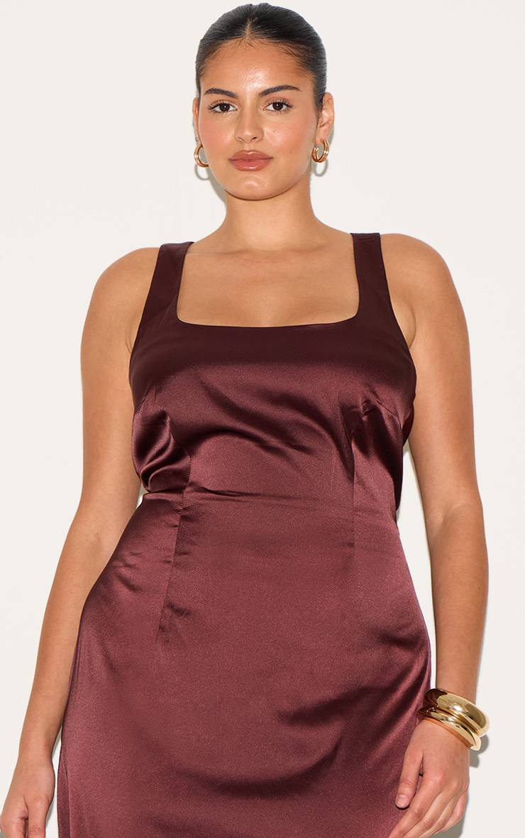 Chocolat Robe Mi-longue Grande Taille En Satin Avec Dos Croisé