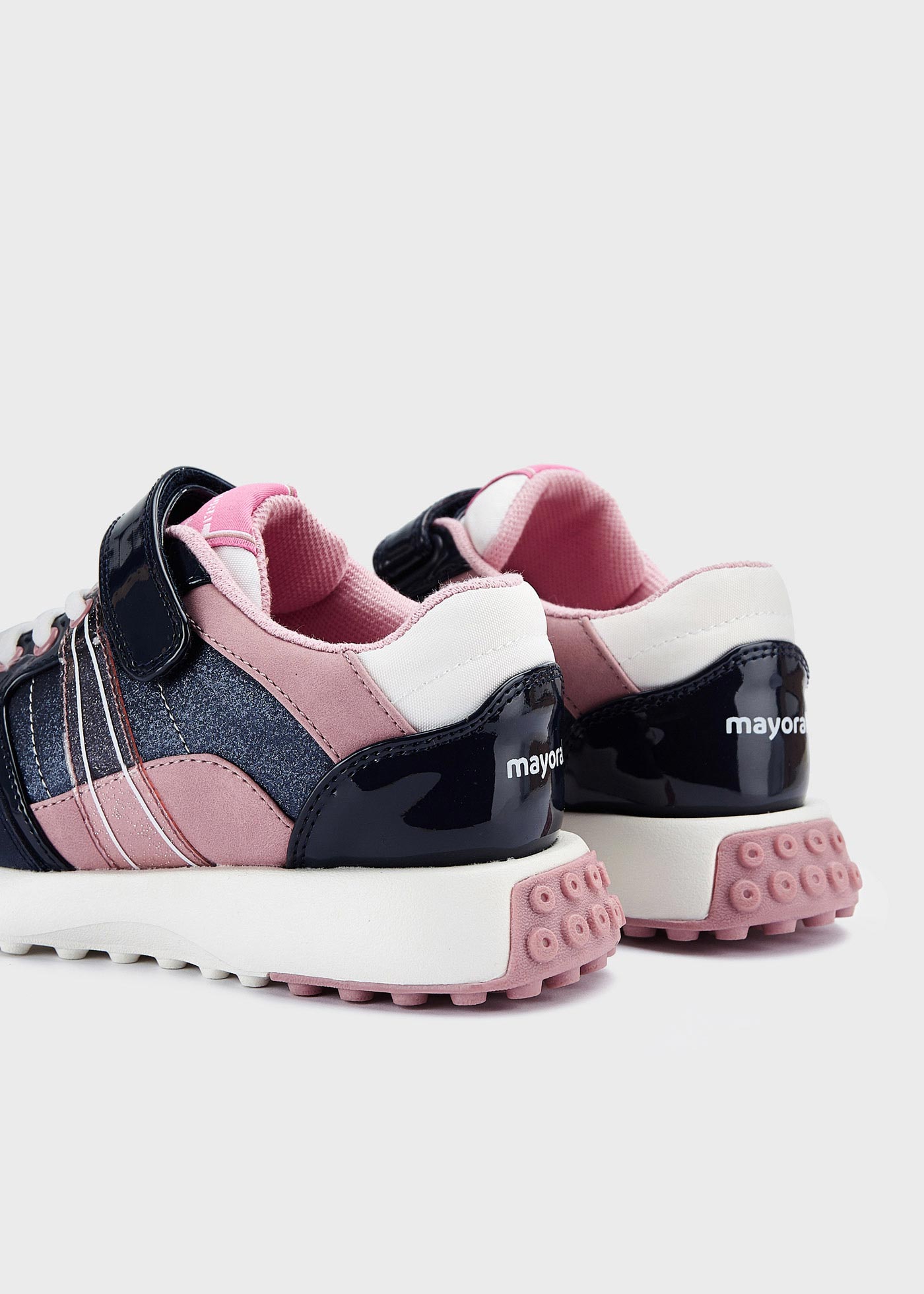 Tênis esportivos multicoloridos para meninas