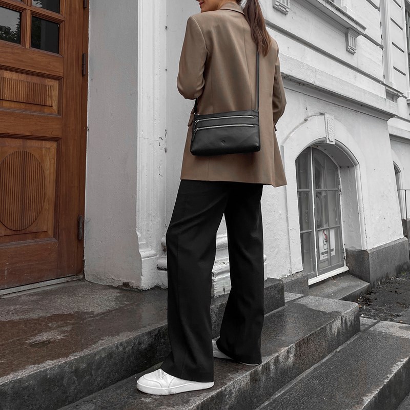 Aura<br>Crossbody Cos