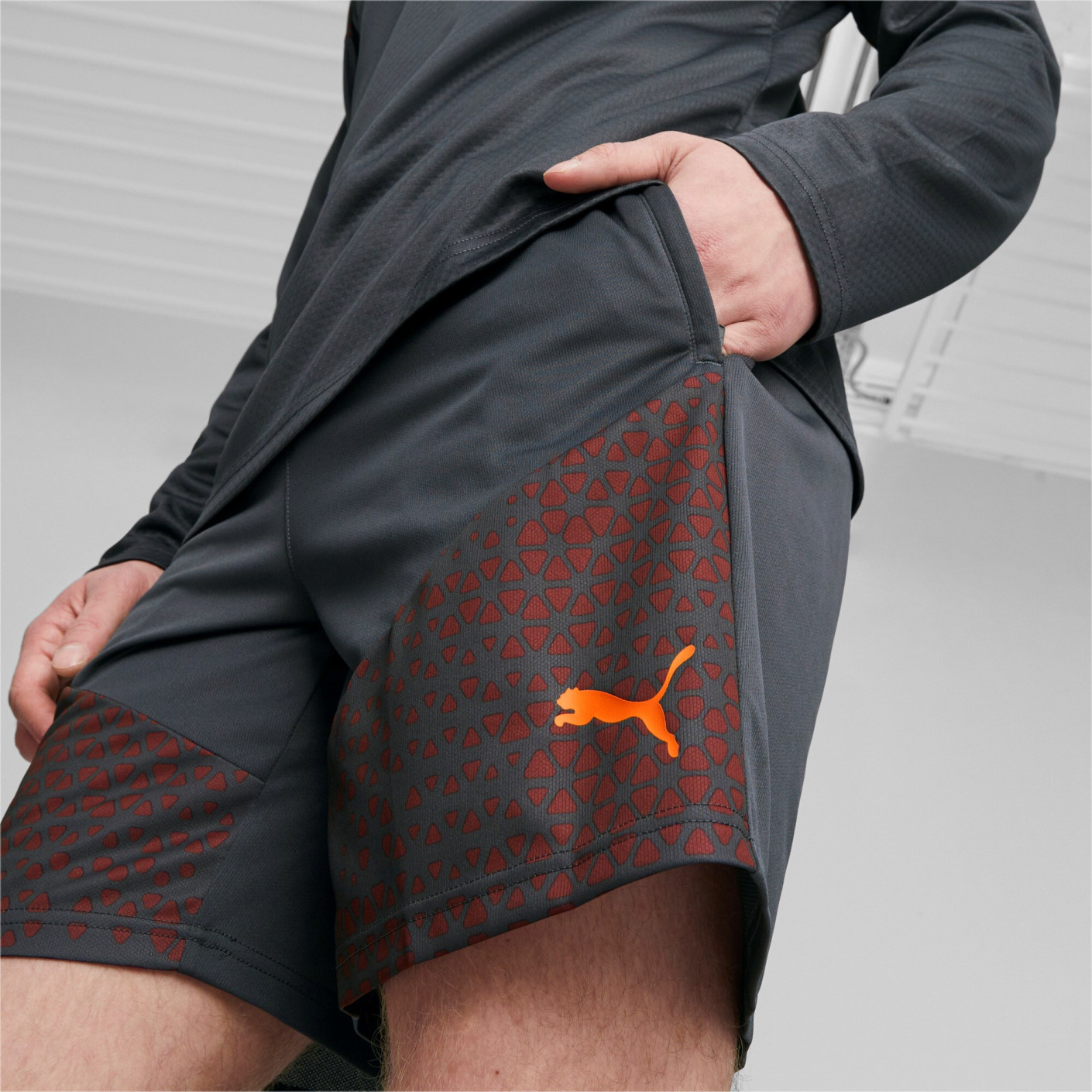 PUMA Manchester City Trainingsbroekje 2023-2024 Donkergrijs Rood Oranje