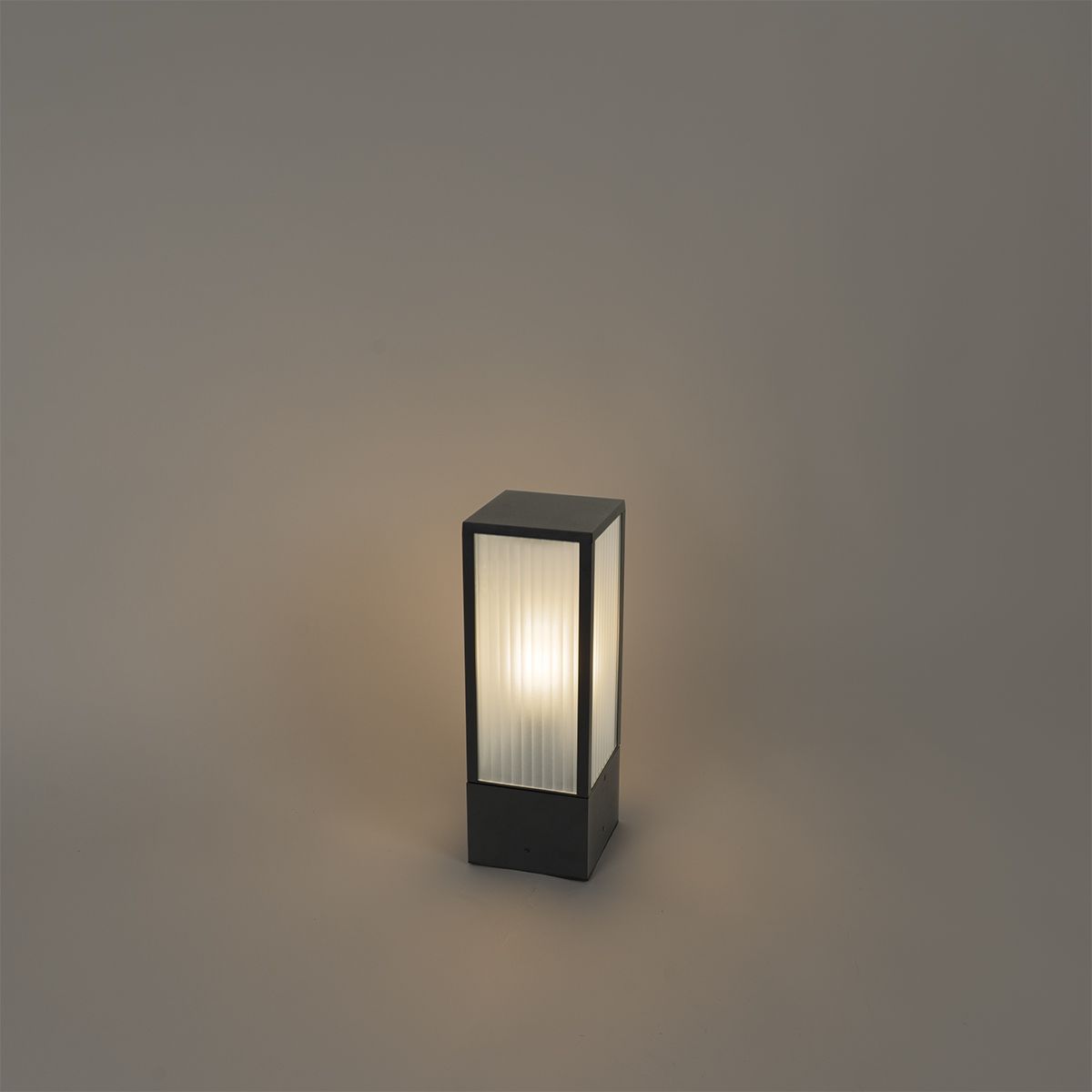 Staande buitenlamp zwart met ribbel glas 40 cm IP44 - Charlois