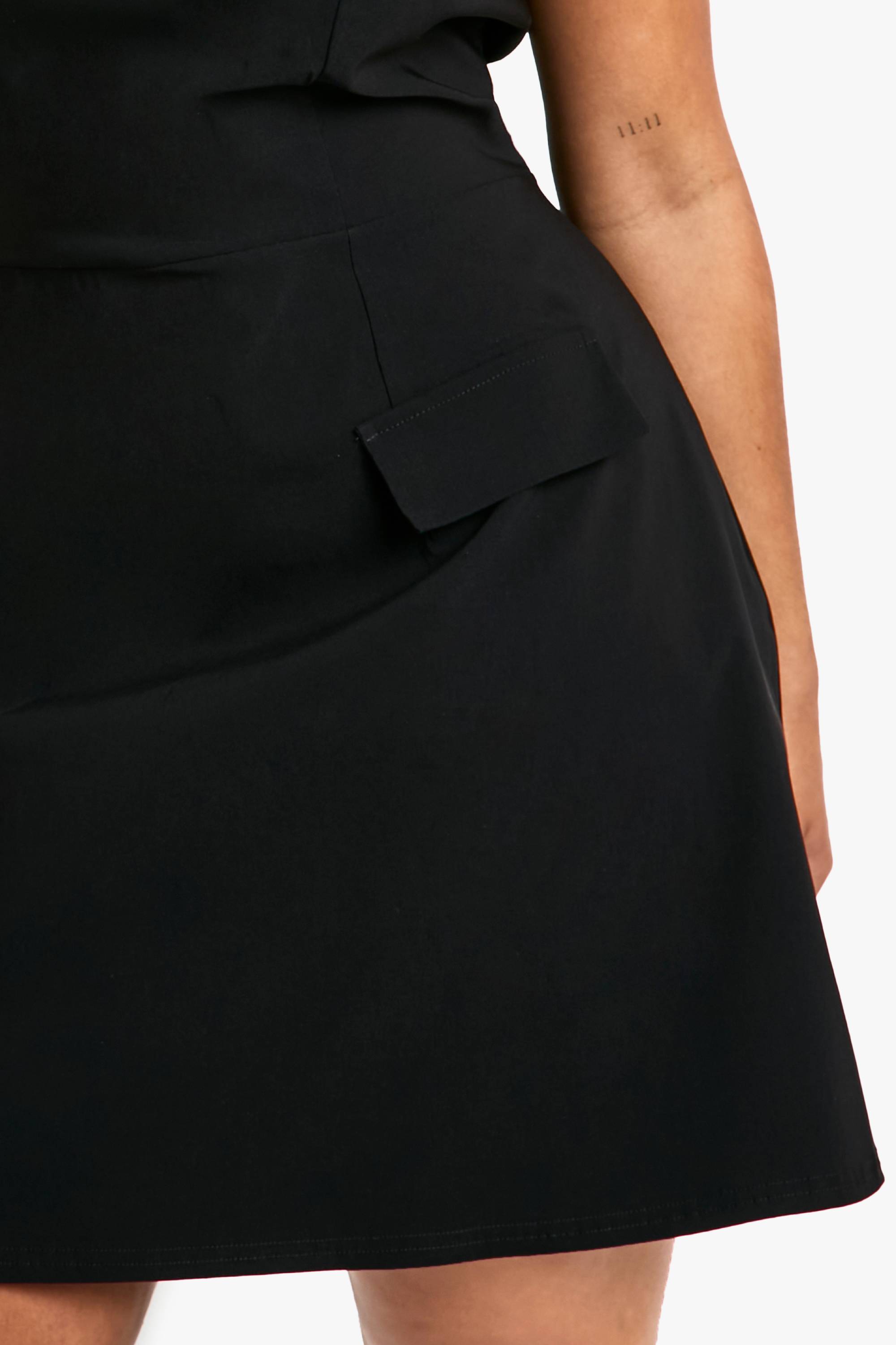 boohoo Robe Skater Bengaline à Manches Cap