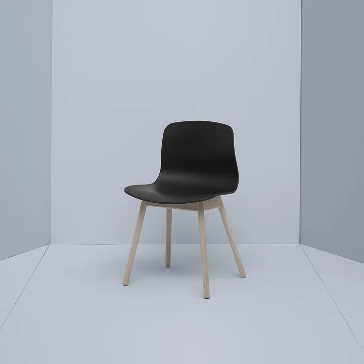 HAY - About A Chair AAC 12, Eiche lackiert / dusty blue 2.0 (Kunststoffgleiter)