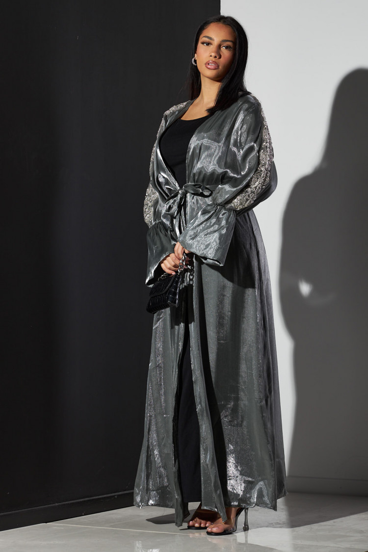 Kimono argenté ceinturé à perle satiné et brillant