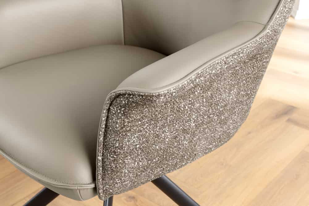 Drehbarer Stuhl LE GRAND taupe Echtleder Strukturstoff schwarzes Metallgestell