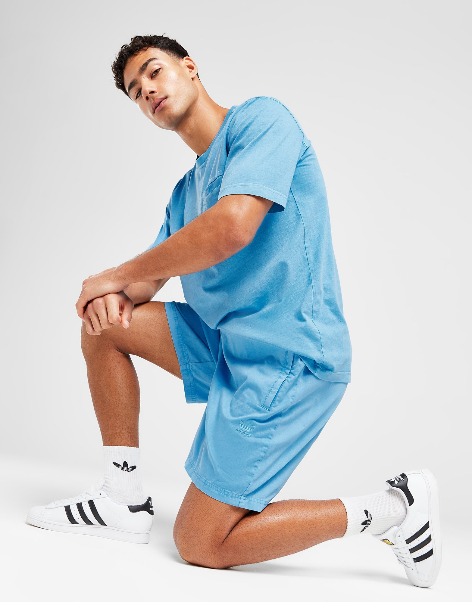 adidas Short toile Trèfle Essentials+ Dye