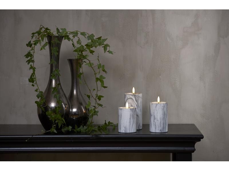 Star Trading LED-Kerze Pillar Flamme Marble Ø 7.5 x 15 cm, LED Kerze mit tanzender Flamme