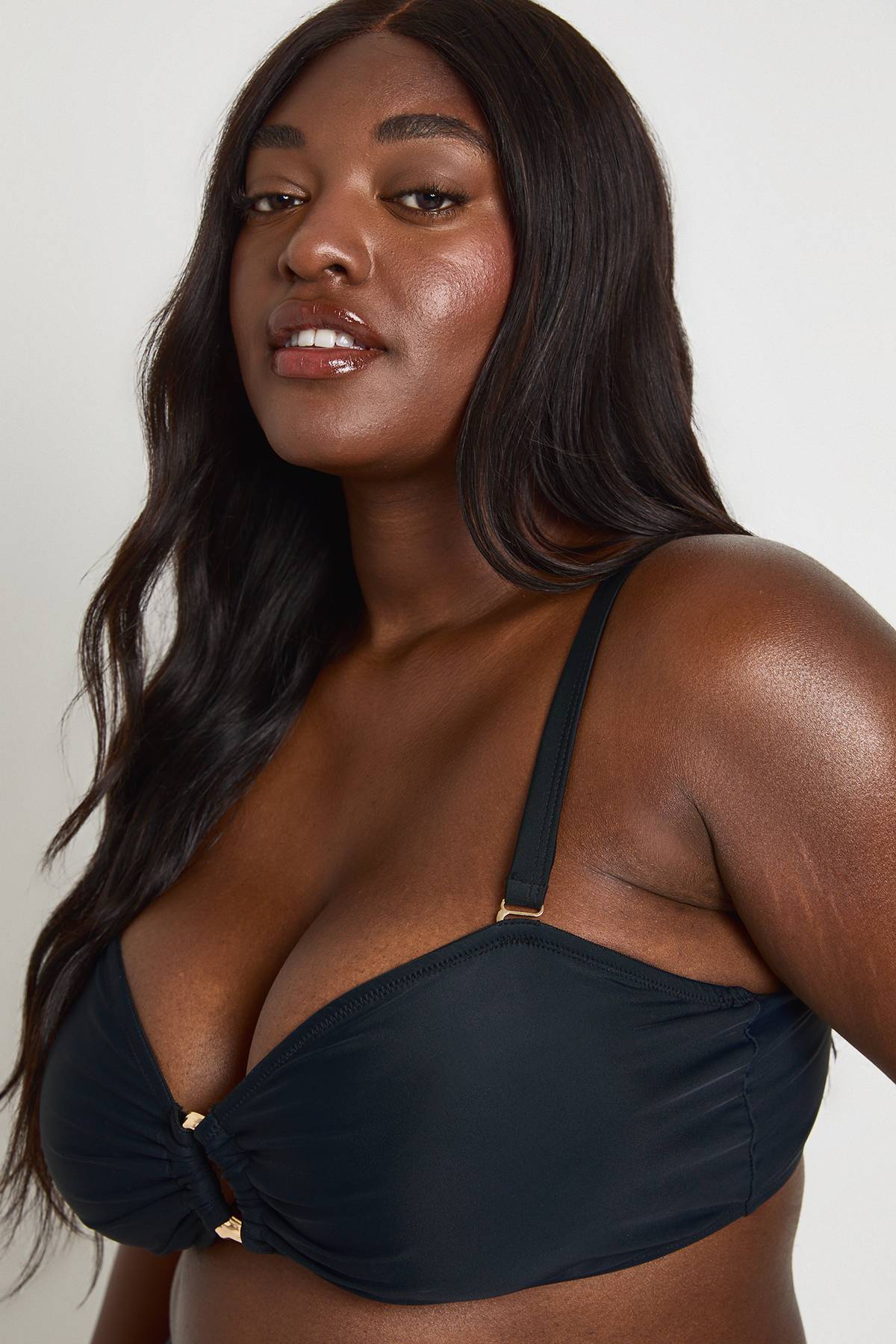 boohoo Haut De Bikini Bandeau Et Bas De Bikini Grande Taille Avec Finitions Dorées