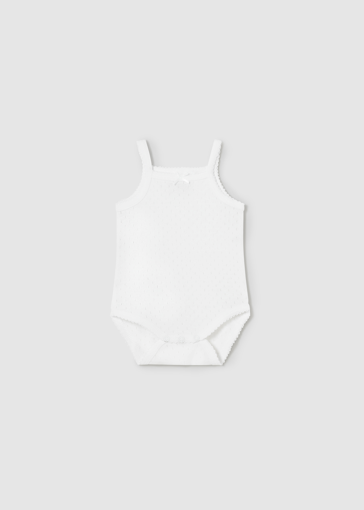 Body Better Cotton nude para recém-nascido com detalhes vazados e alças.