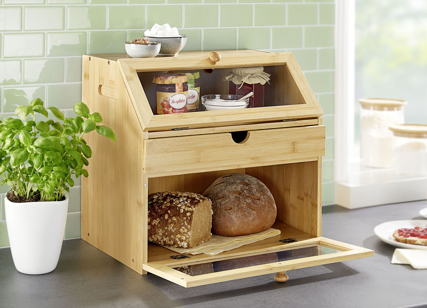 Backwaren-Theke für das Frühstücksbuffet zu Hause