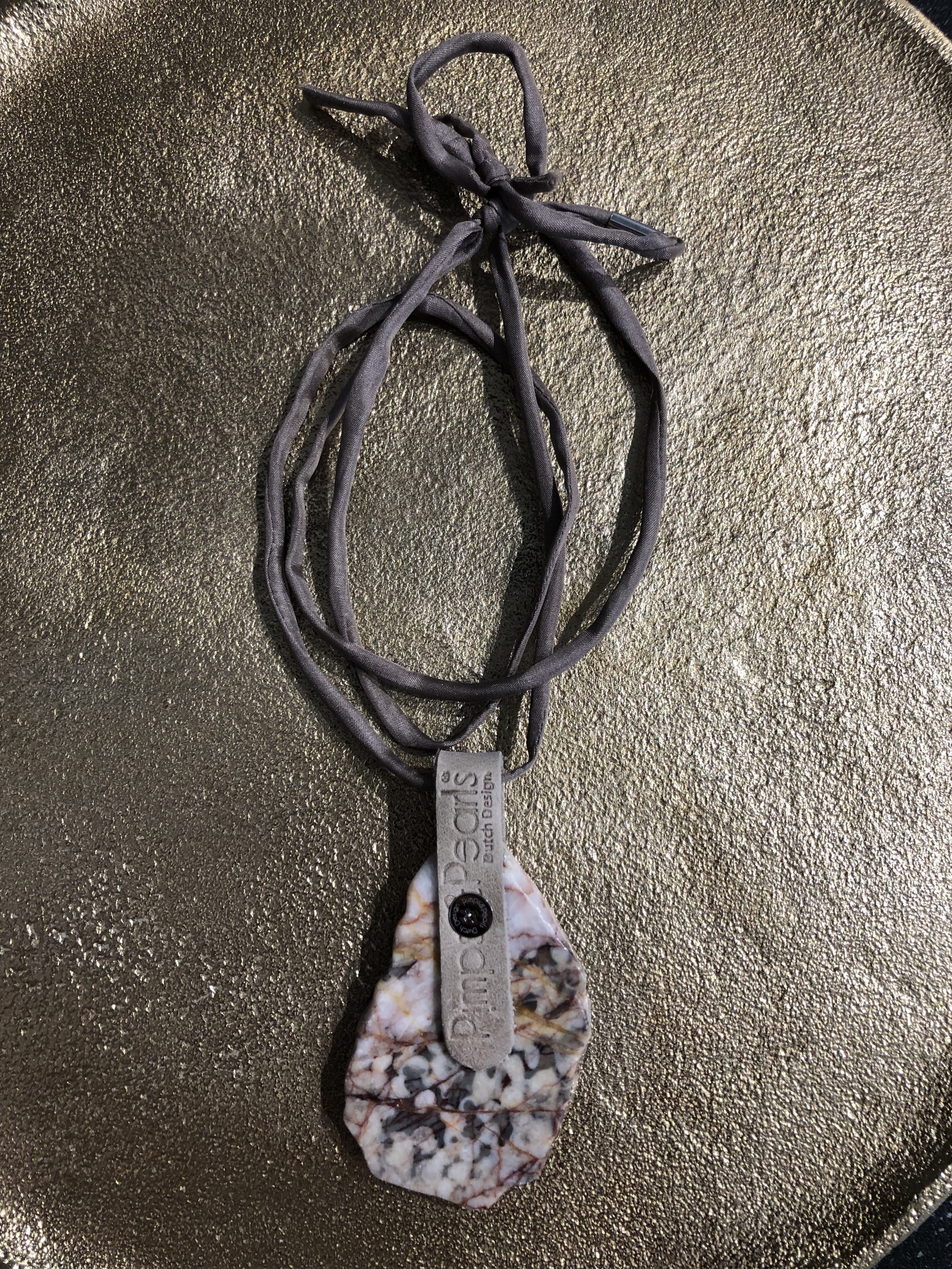 Pimps & Pearls- Ketting- Taupe/Beige