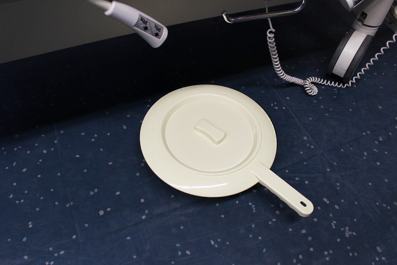 Medi-Inn Bettpfanne mit Deckel aus Kunststoff