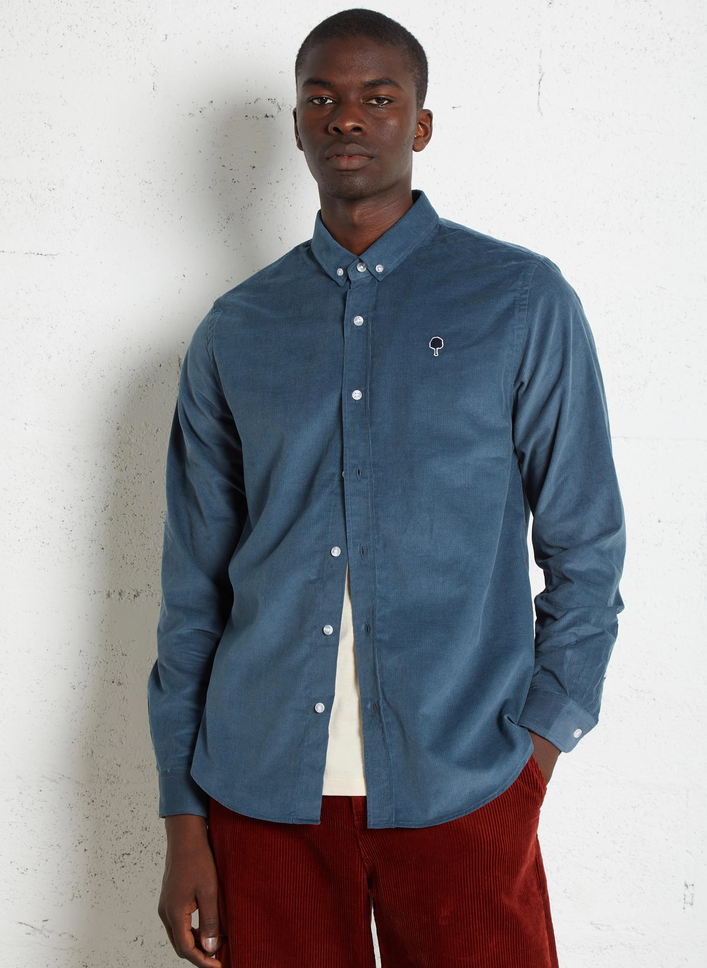 IVOY - Chemise droite col boutonné en velours de coton côtelé | Bleu