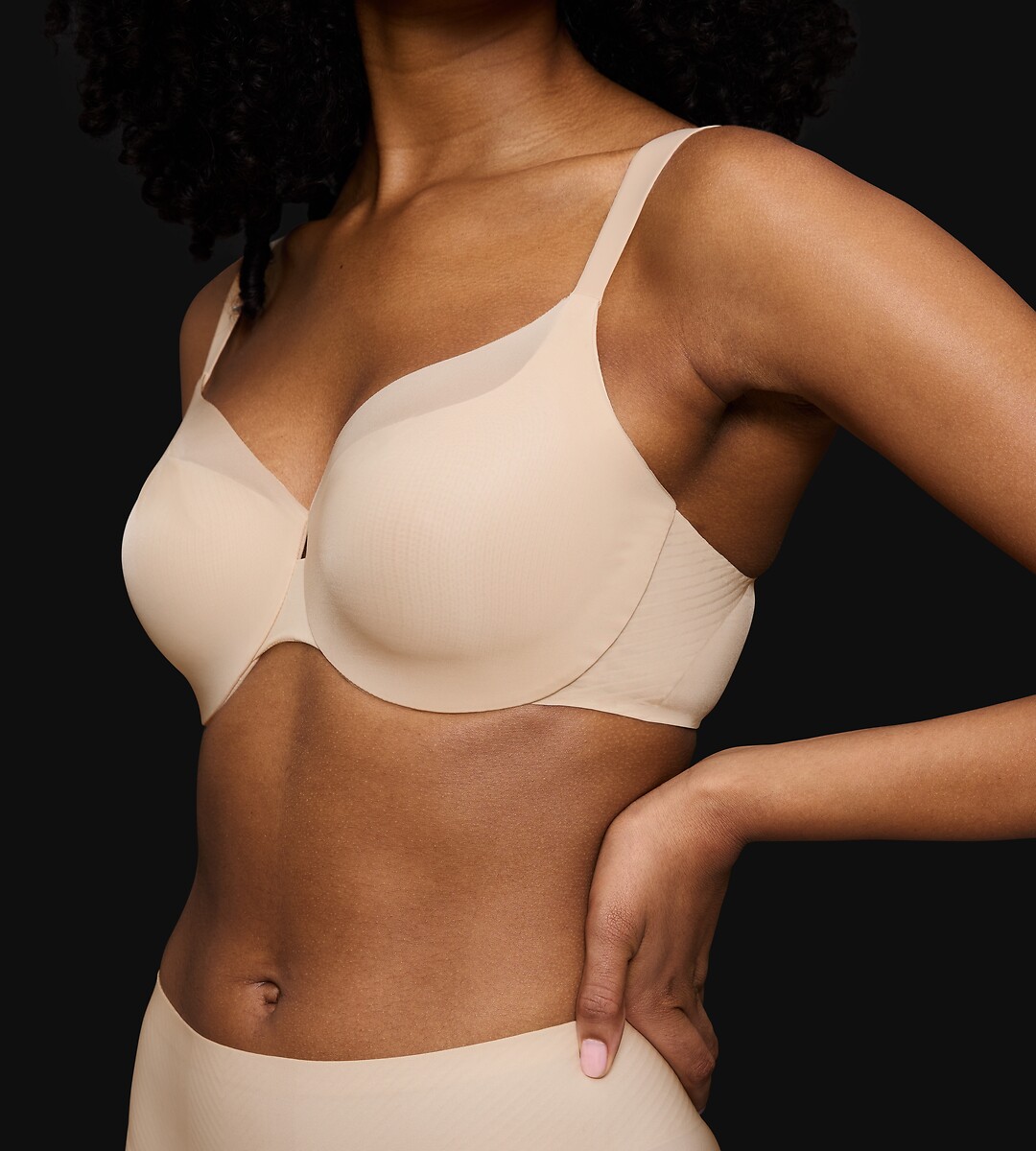 TRIUMPH<br>BH MAQUIAGEM CORPORAL ILLUSION CURVE