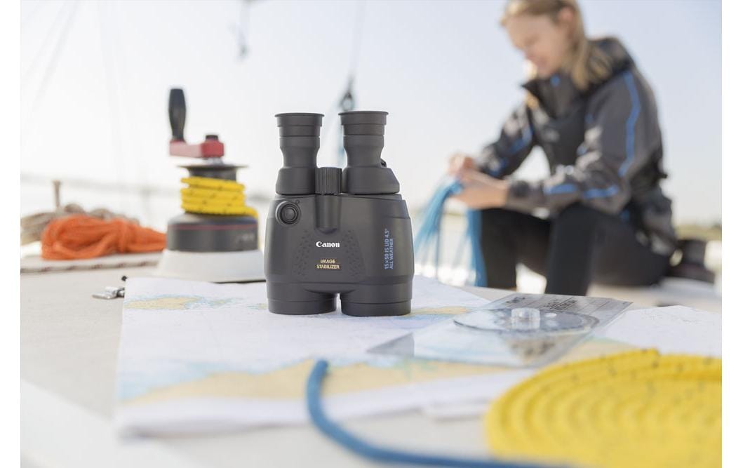 Fernglas 15x50 IS AW<br>Hochwertiges Allwetter-Fernglas mit 15-facher Vergrösserung und Canon Präzisionsoptik mit optischem Bildstabilisator für gestochen scharfe und ruhige Bilder bei härtesten Umweltbedingungen oder beim Einsatz auf dem Meer
