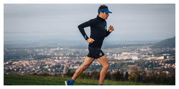 Haut à capuche Compressport 3D Thermo UltraLight Racing Noir
