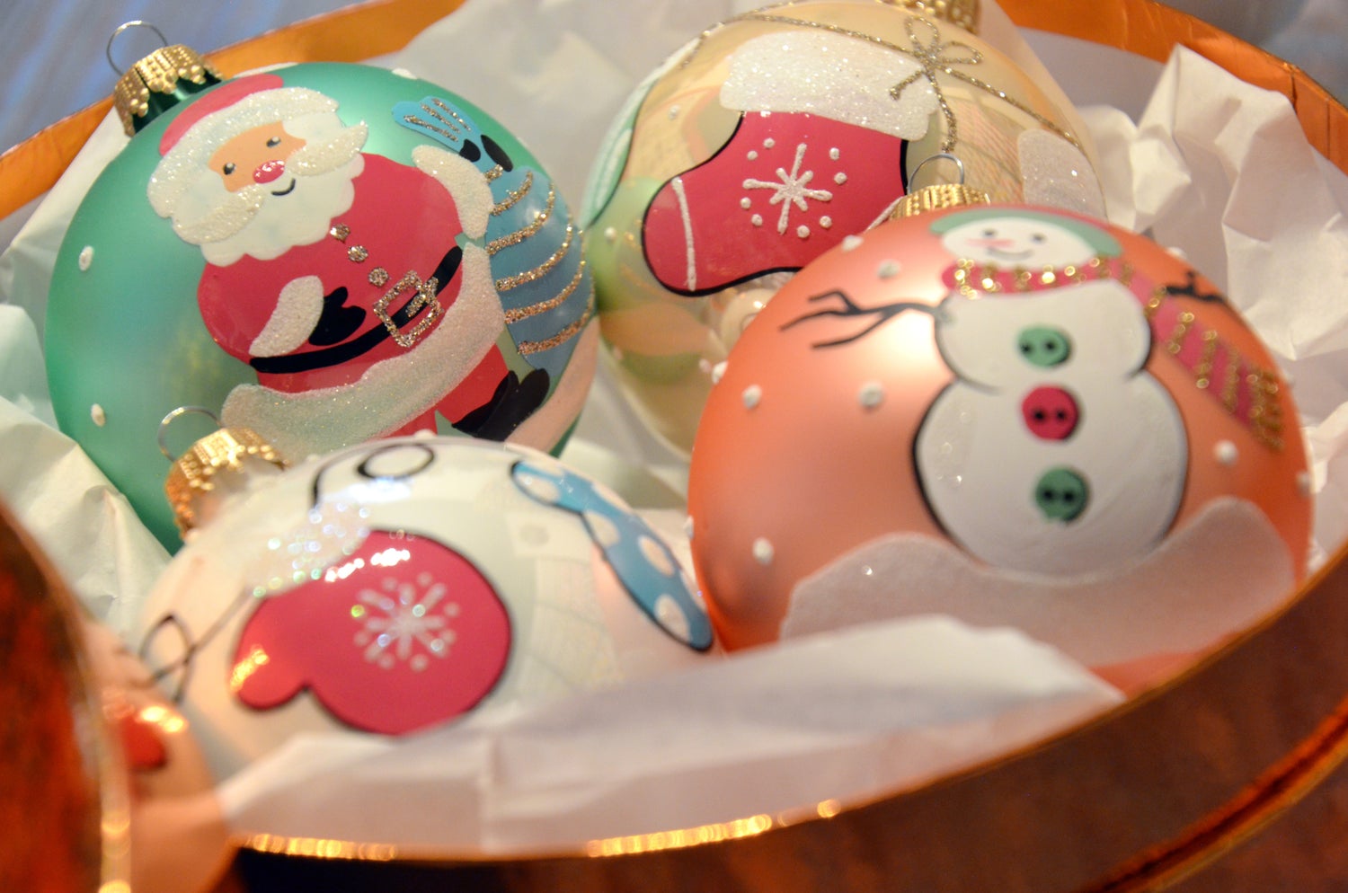 American Diner kerstboomversieringsset in jaren 50-stijl, 4 stuks, glanzend crème/mat mintgroen/glanzend wit/mat roze, 8 cm, 4 stuks, Kerstballen, Kerstboomversiering, Kerstboomversiering