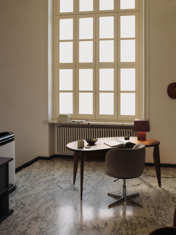 Ferm Living Feve tafel met lade Walnut