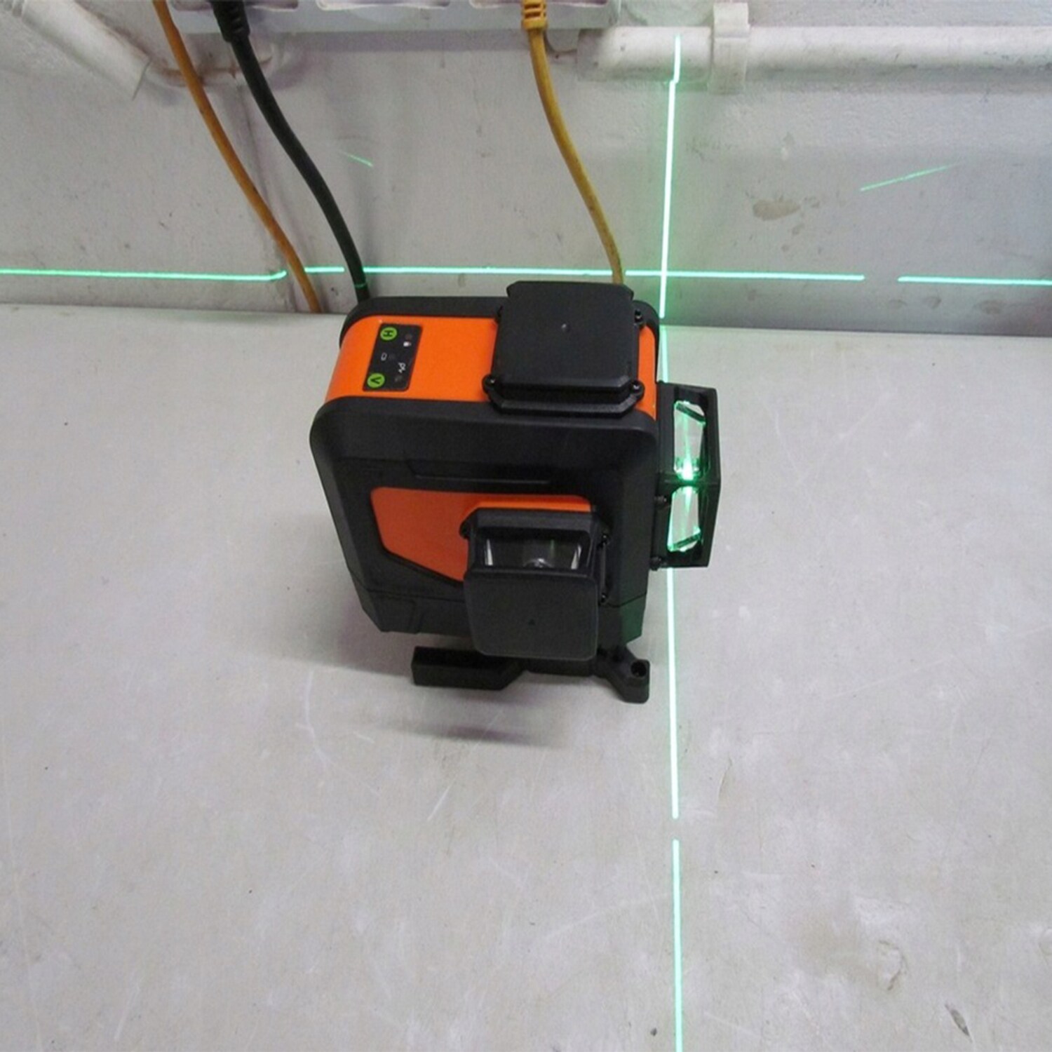TACKLIFE SC-L12 3 x 360-Grad selbstnivellierender grüner Kreuzlinien-Laser-Tool, 132 Fuß mit Fernbedienung, Pulsmode, verstellbare magnetische Basis und 5200 mAh wiederaufladbarer Li-Ion Batterie