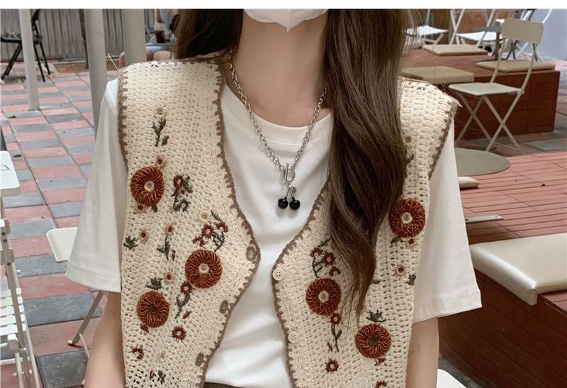 Kilopi - Gebreid vest met bloemenborduursel