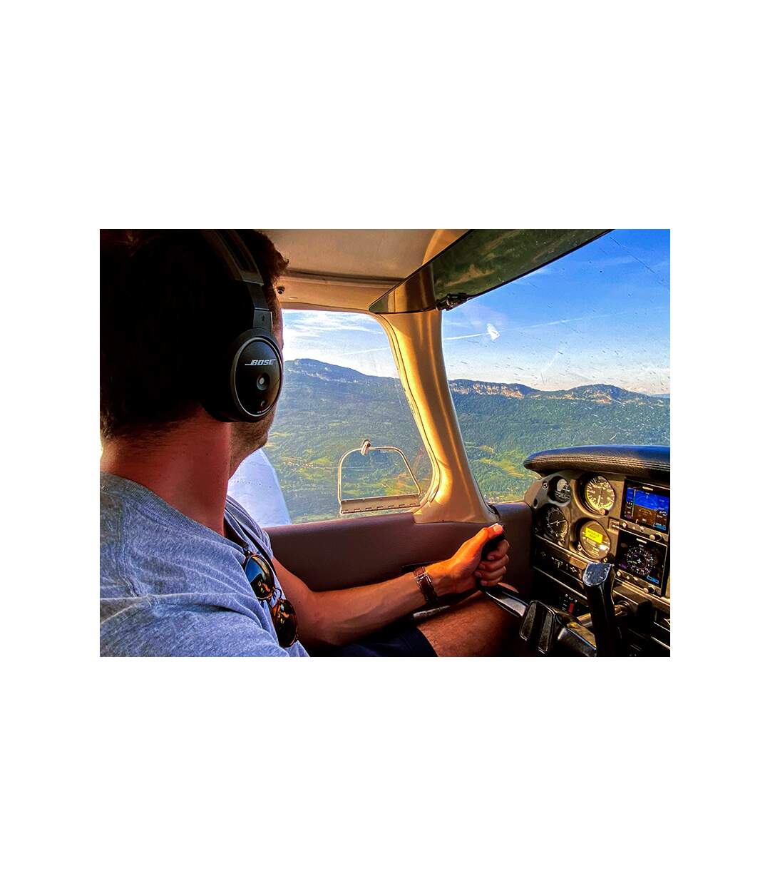 1h de vol privé en avion au-dessus de Lyon et ses alentours pour 3 personnes - SMARTBOX - Coffret Cadeau Sport & Aventure