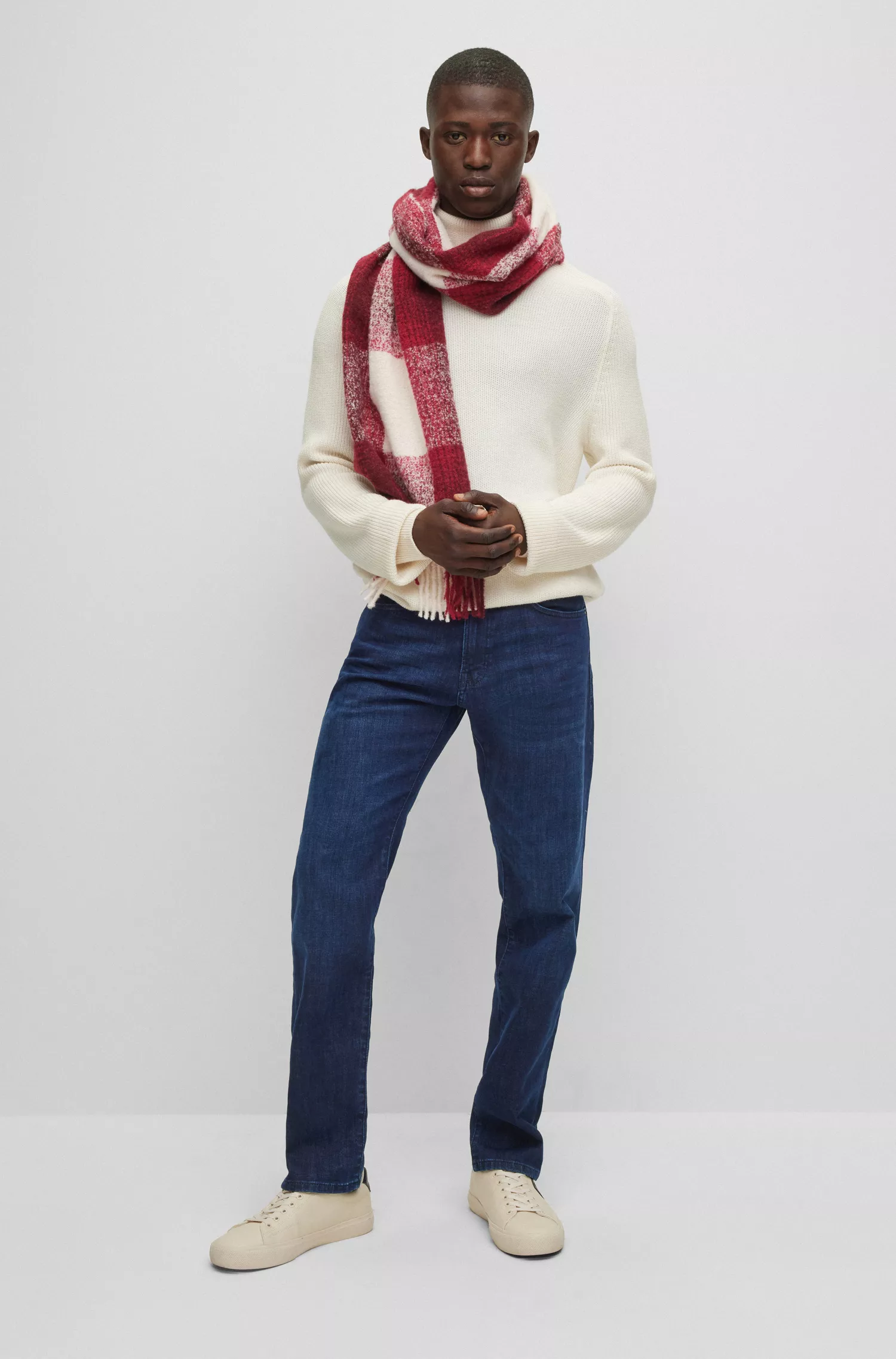 Calça jeans BOSS laranja, corte regular, em denim super elástico azul.