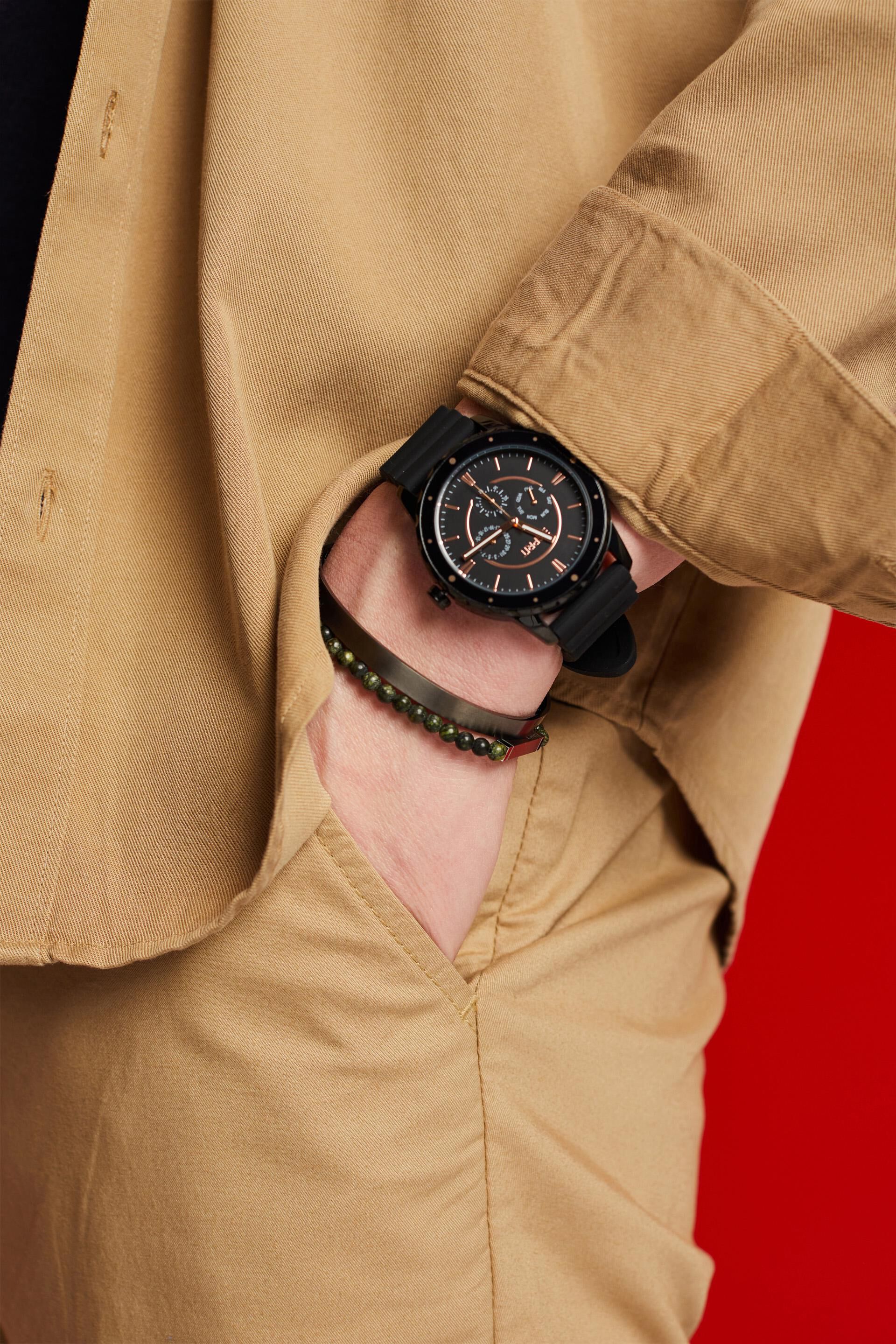 Montre en acier inoxydable dotée d’un bracelet en caoutchouc