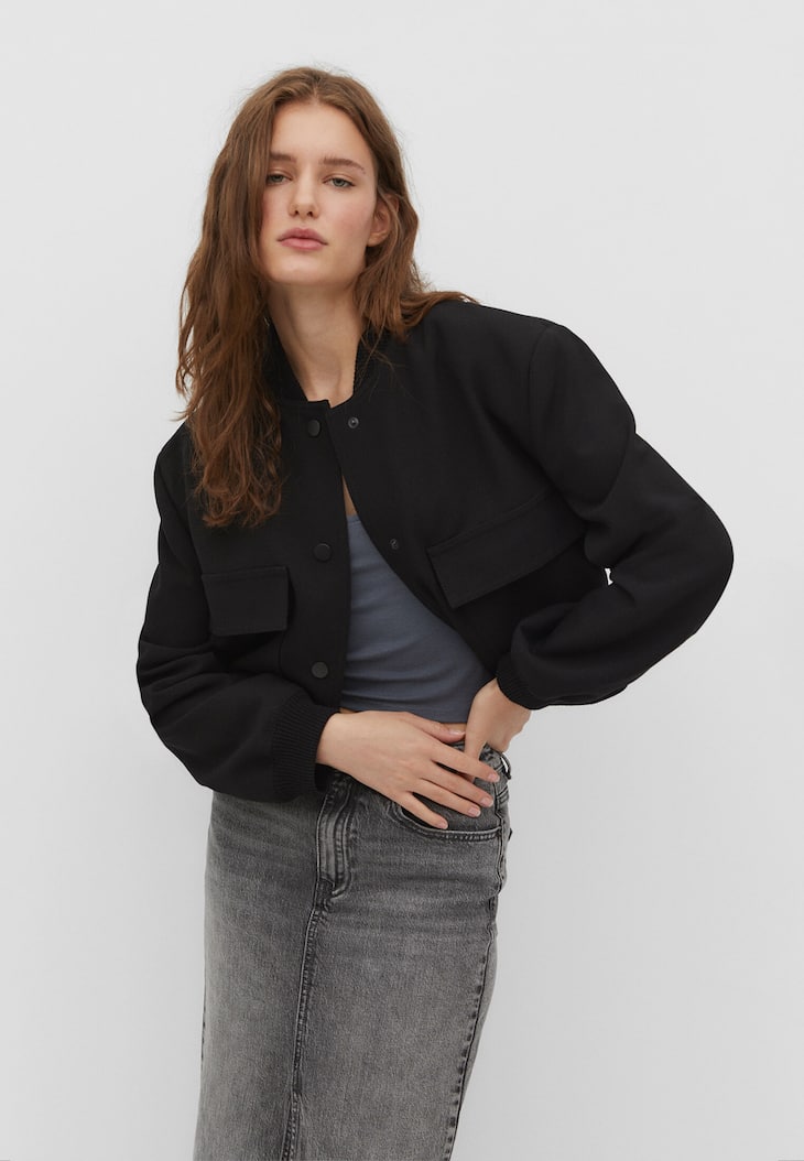 Jaqueta bomber com bolsos grandes