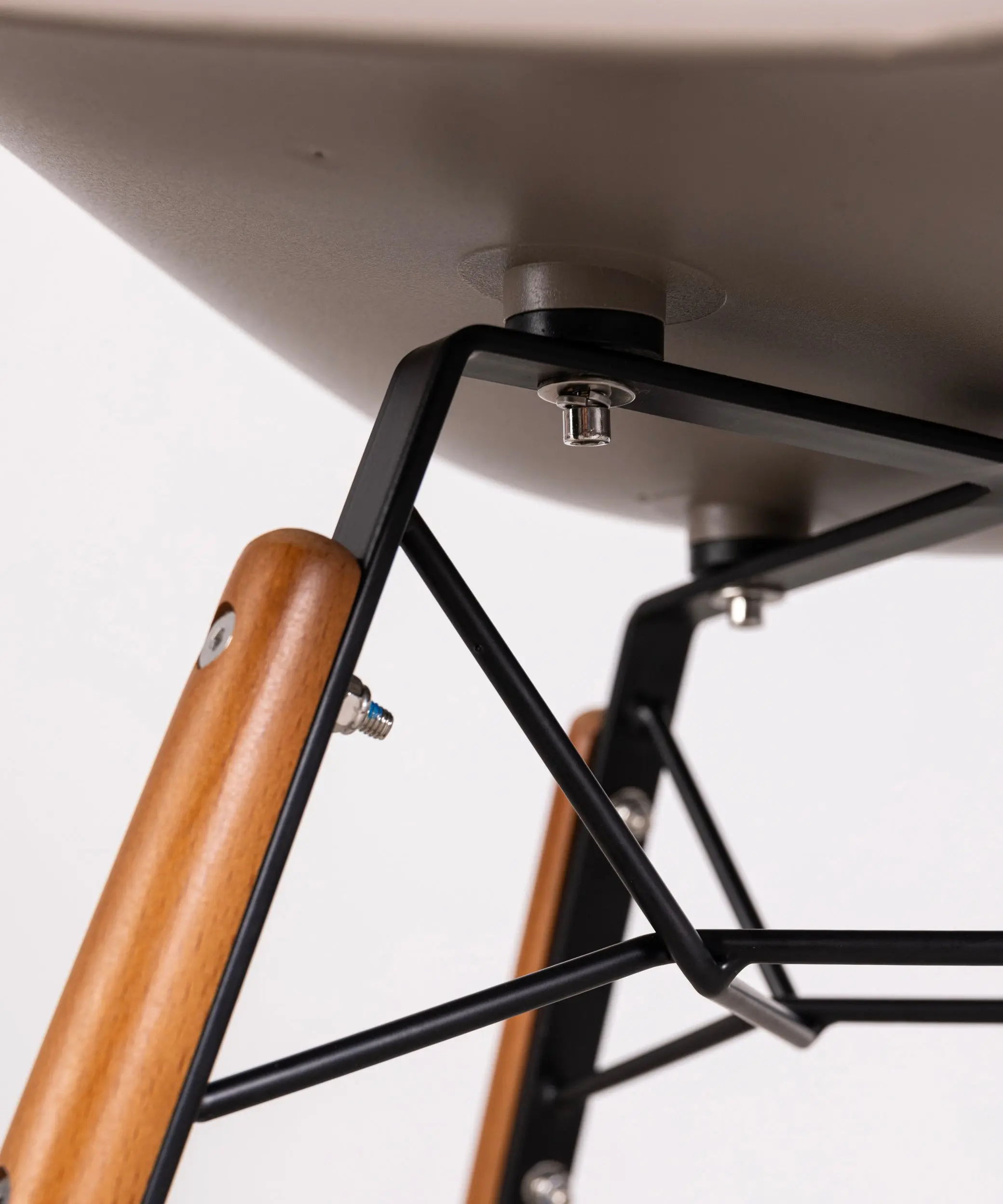 Silla de Polipropileno y Madera Elon Arms