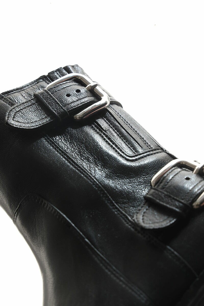 MJUS<br>Botas de couro com fivelas