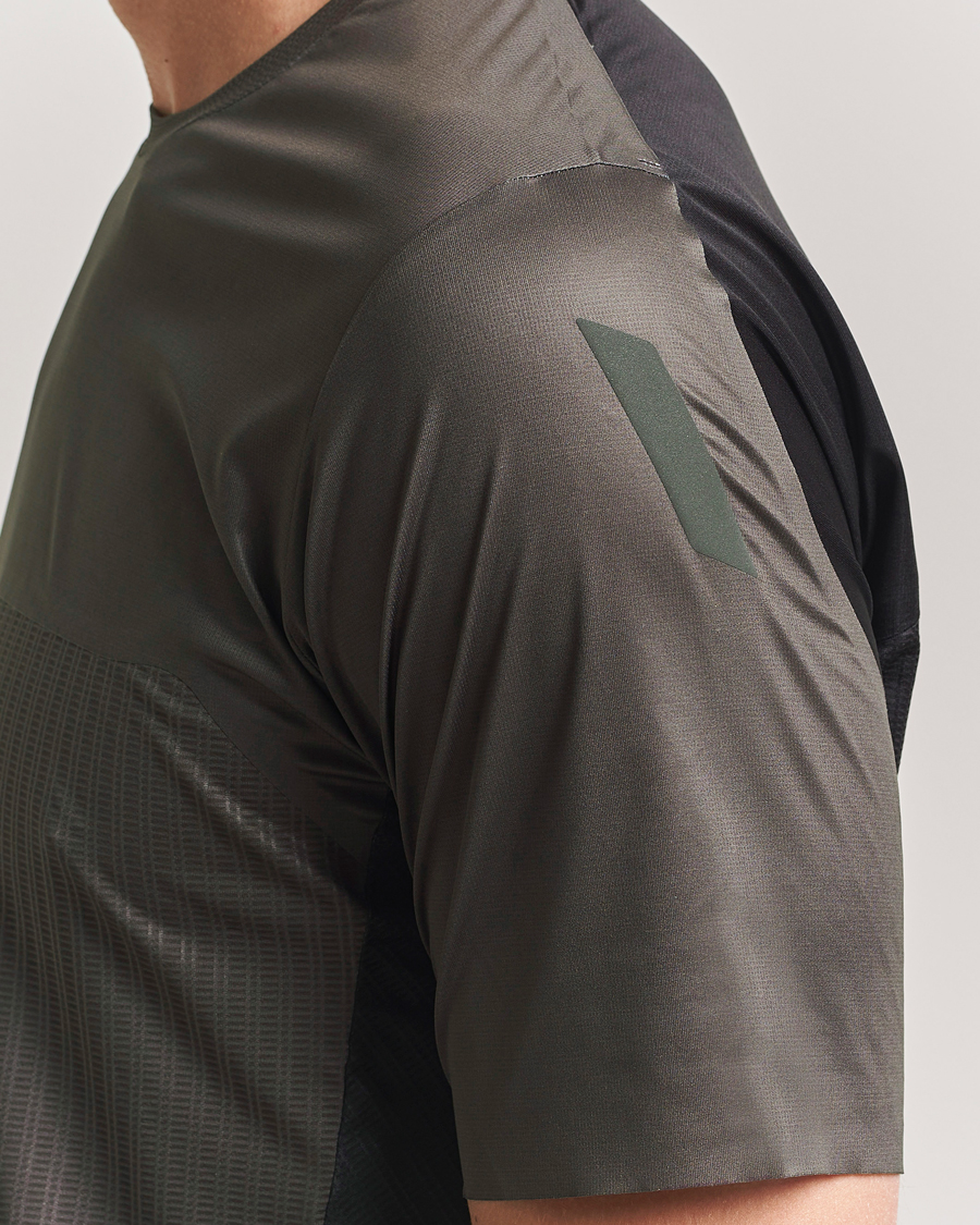 SOAR Running Hot Weather Tee Shale/Black