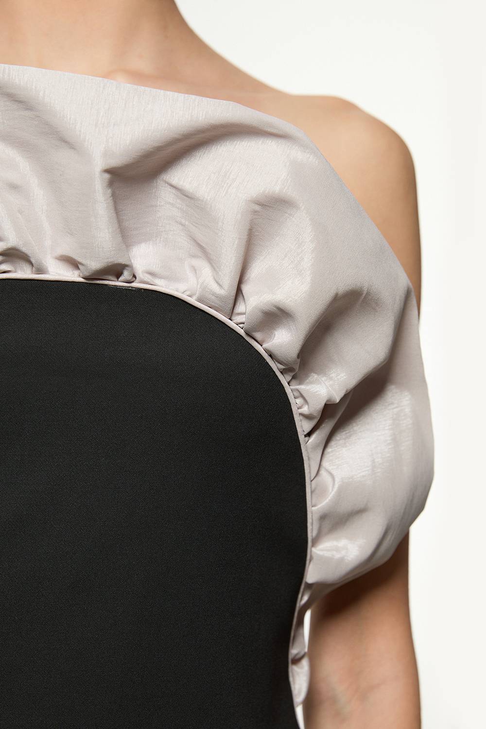 KarenMillen Robe midi sur mesure pour grandes tailles à volant, en taffetas extensible et crêpe Bandeau