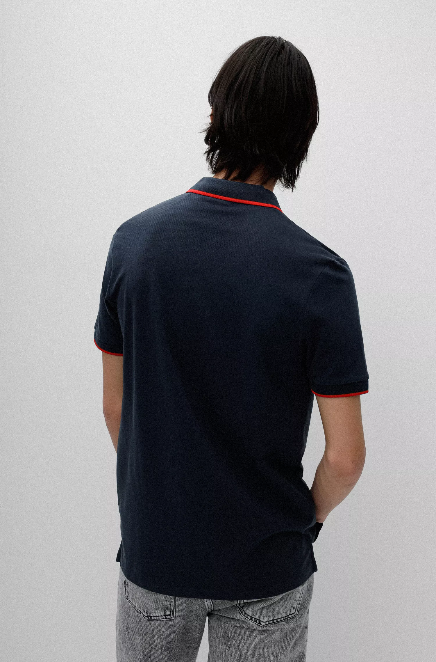 Camisa polo HUGO vermelha em piqué de algodão com corte slim e etiqueta vermelha com o logotipo.