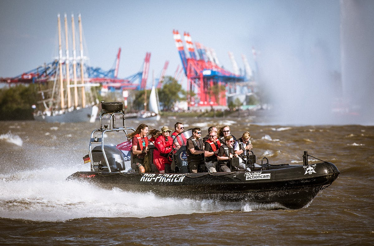 Speedboot fahren in Hamburg - 250 PS Hafentour