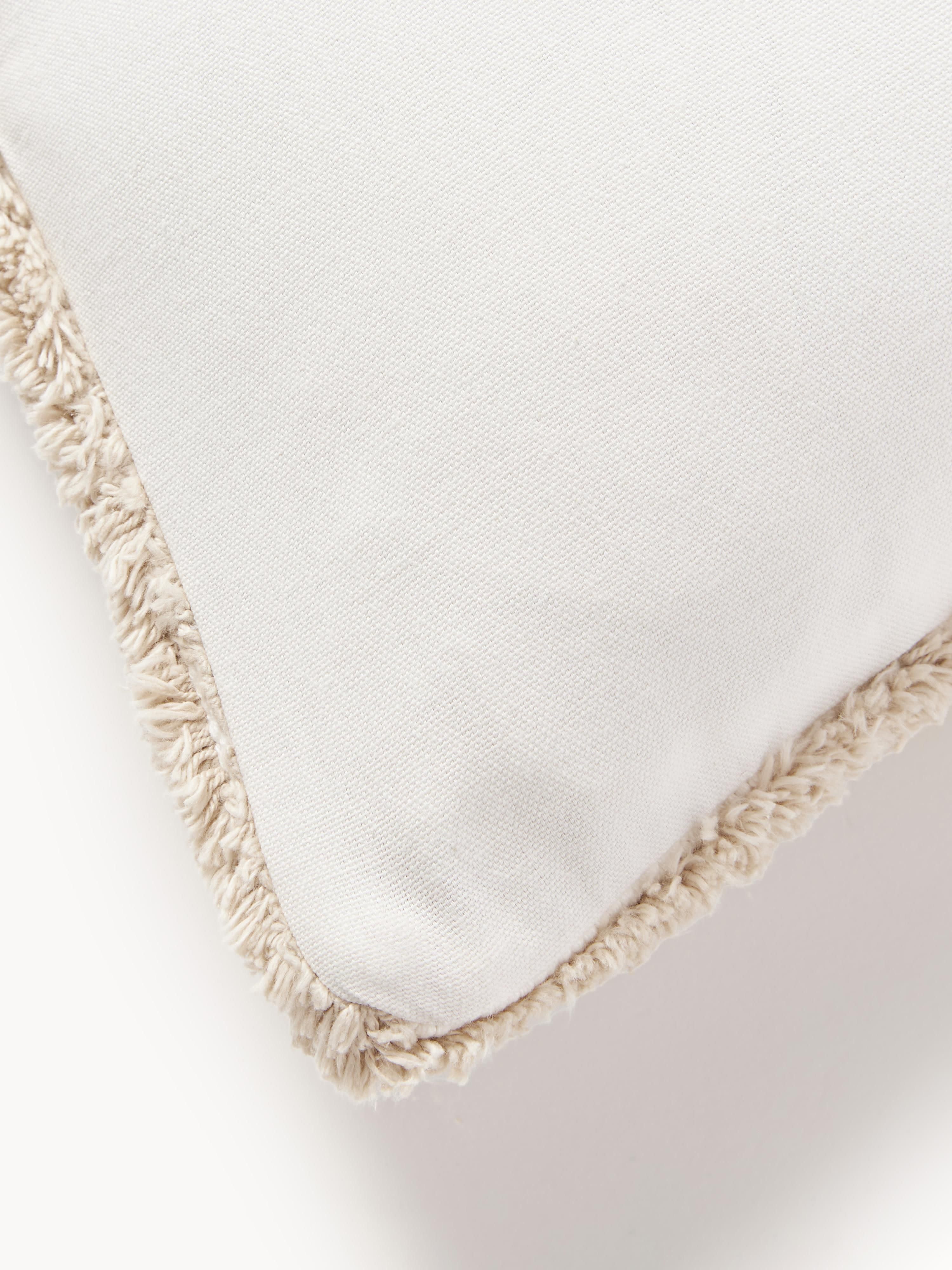 Handgetufte kussenhoes Malu met decoraties