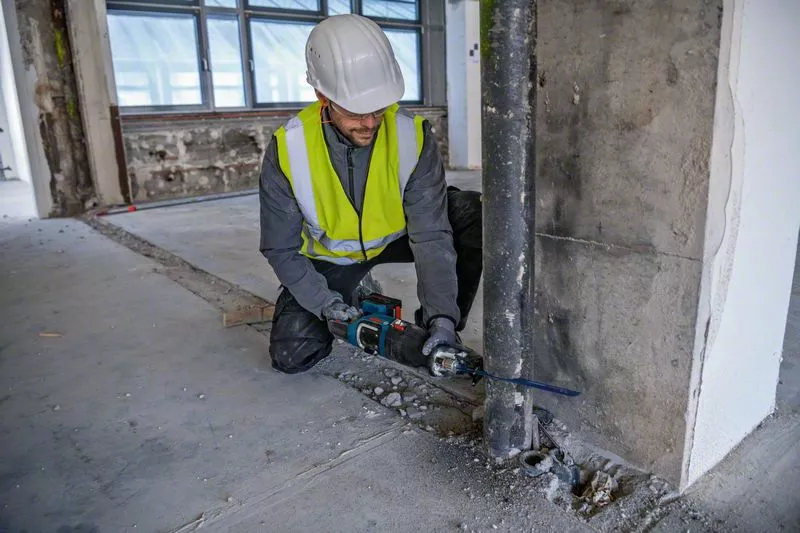 BOSCH COMBI-KIT 4 18V Tool: GSR 18V-90C + GDX 18V-210C + GBH 18V-24C + GSA 18V-28 + 1 4.0 AH battery (PROCORE) + 2 5.5 AH battery (PROCORE) + GAL 1880CV (L)PROFESSIONAL